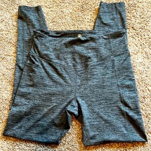 Full length athletic leggings.